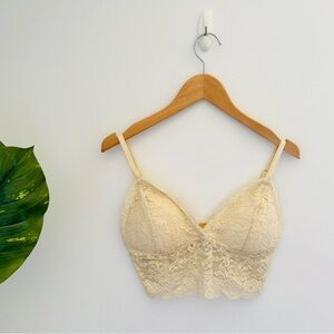 URBAN PLANET | Ivory Lace Bralette Size Large